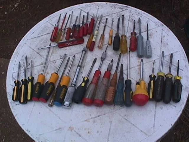 MIXED LOT VINTAGE SCREWDRIVERS