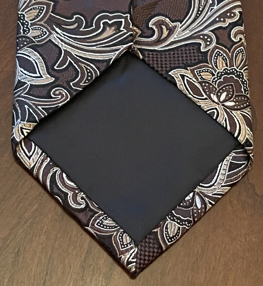 Croft & Barrow Brown Hand Made 100% Silk Men’s Neck Tie Made In China - Image 2 of 4