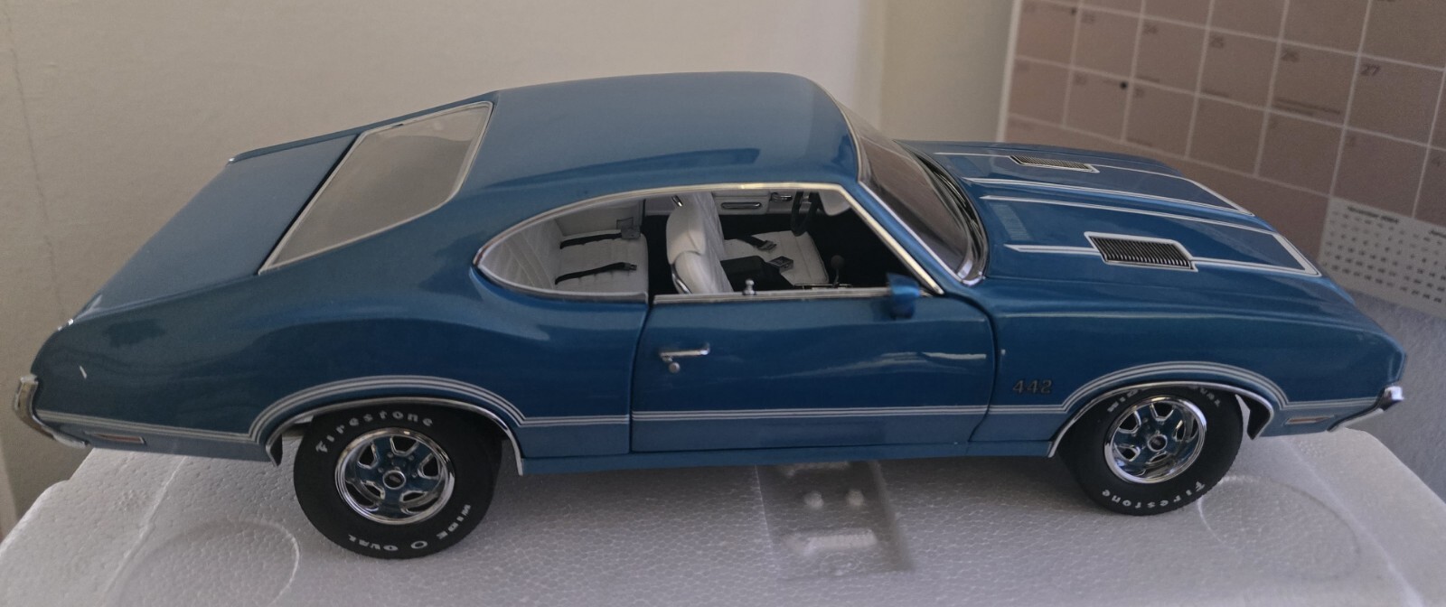 1972 Oldsmobile 4-4-2 1:18 Scale 1 of 996 Ltd Edition. Exact Detail Replicas-New