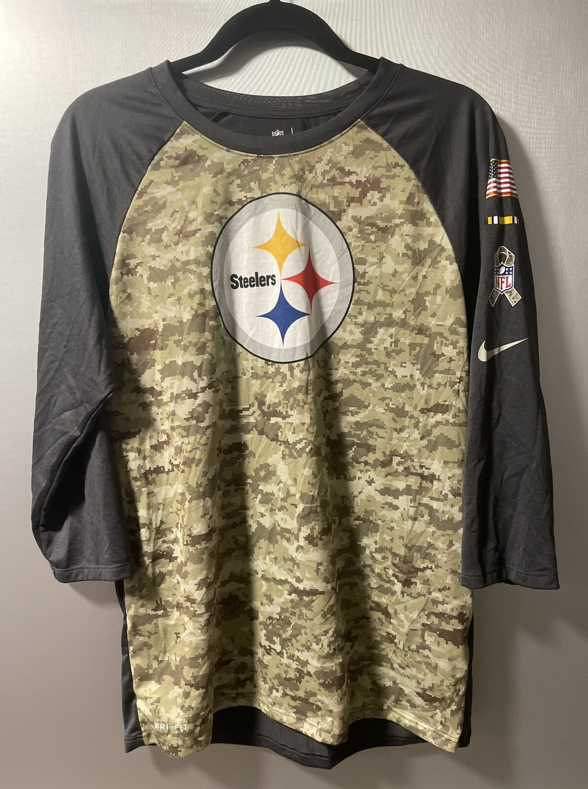 Nike Mens Medium Salute to Service 