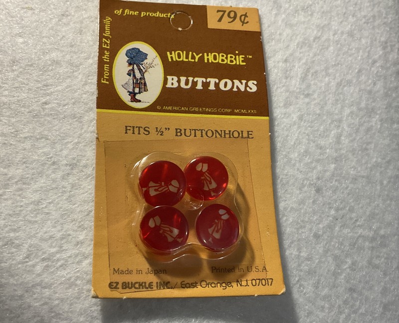 (4) VINTAGE HOLLY HOBBY 1/2" RED PLASTIC SHANK NOVELTY BUTTONS NO. HH-42