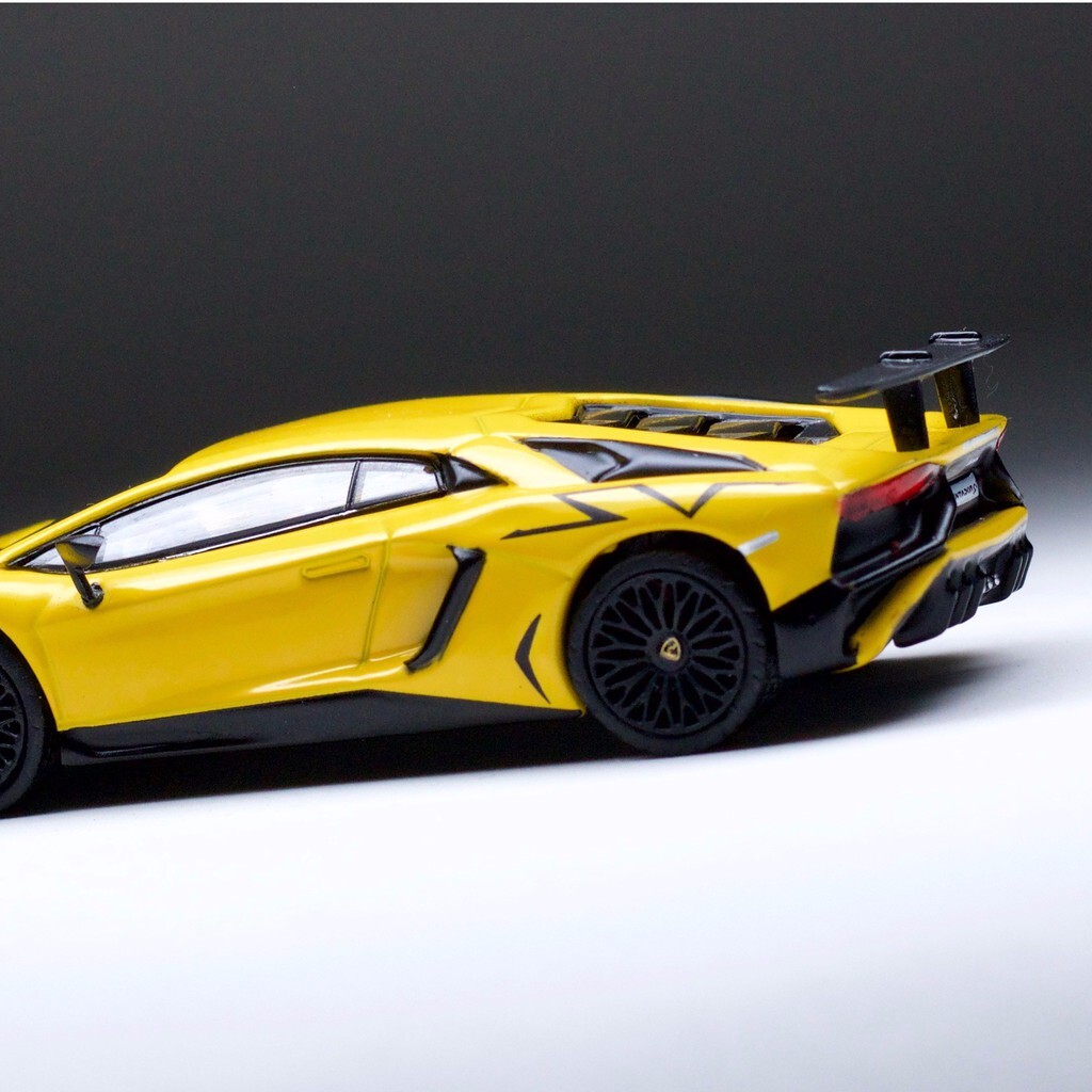 Lamborghini Aventador SV Giallo Orion Car Model Diecast rare
