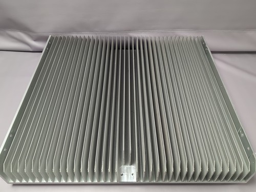 Disipador de calor de aluminio extra grande - 620 X 575 X 110 24 kg aprox - Imagen 6 de 8