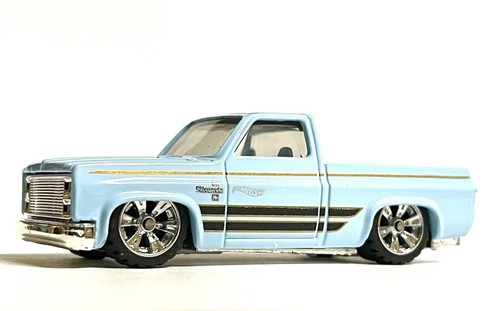 2025 Hot Wheels ‘83 Chevy Silverado Factory Custom Unriveted W/RRs - Picture 3 of 7