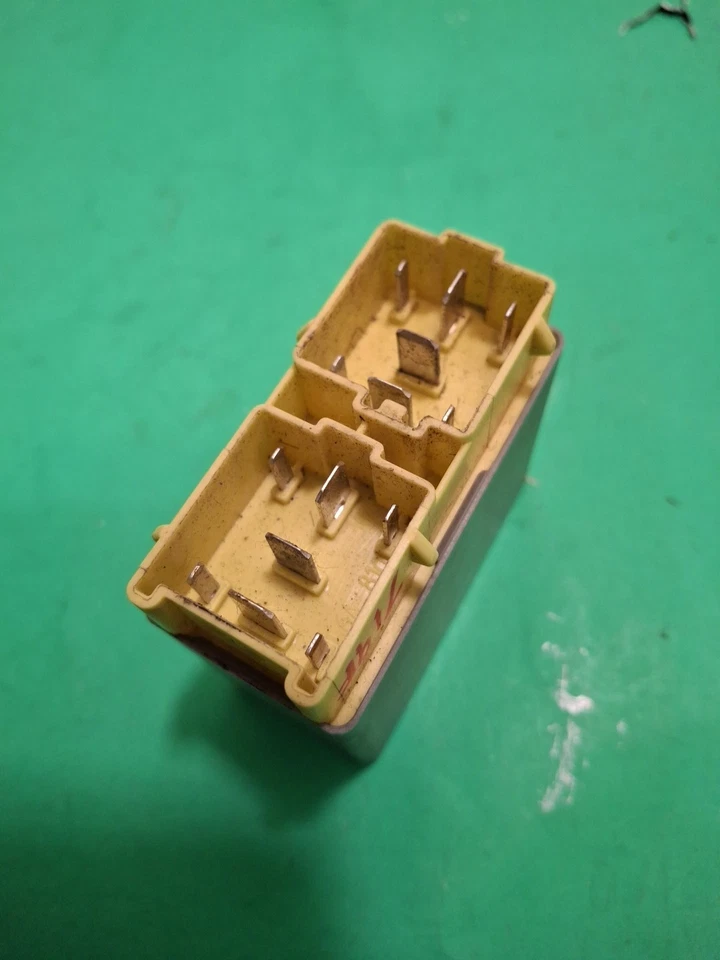 RELÉ CONTROL LUZ VOLVO (850 960 S90 V90) 1993-1998 9148880 895179000 Foto 2 de 4