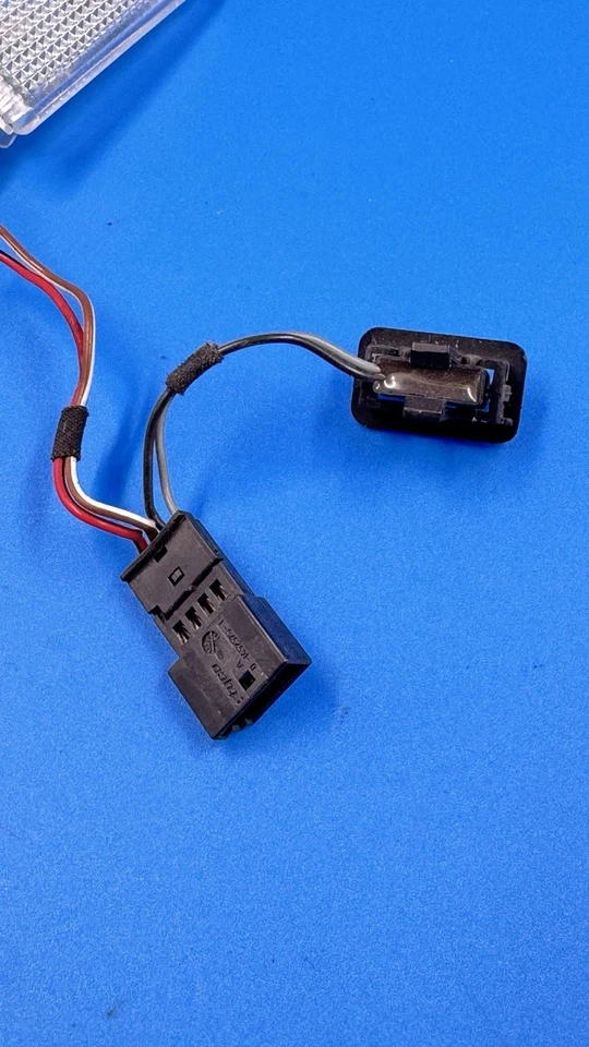 Audi A6 1998 iluminación interior usada, original #1401365-21 mz Foto 4 de 4