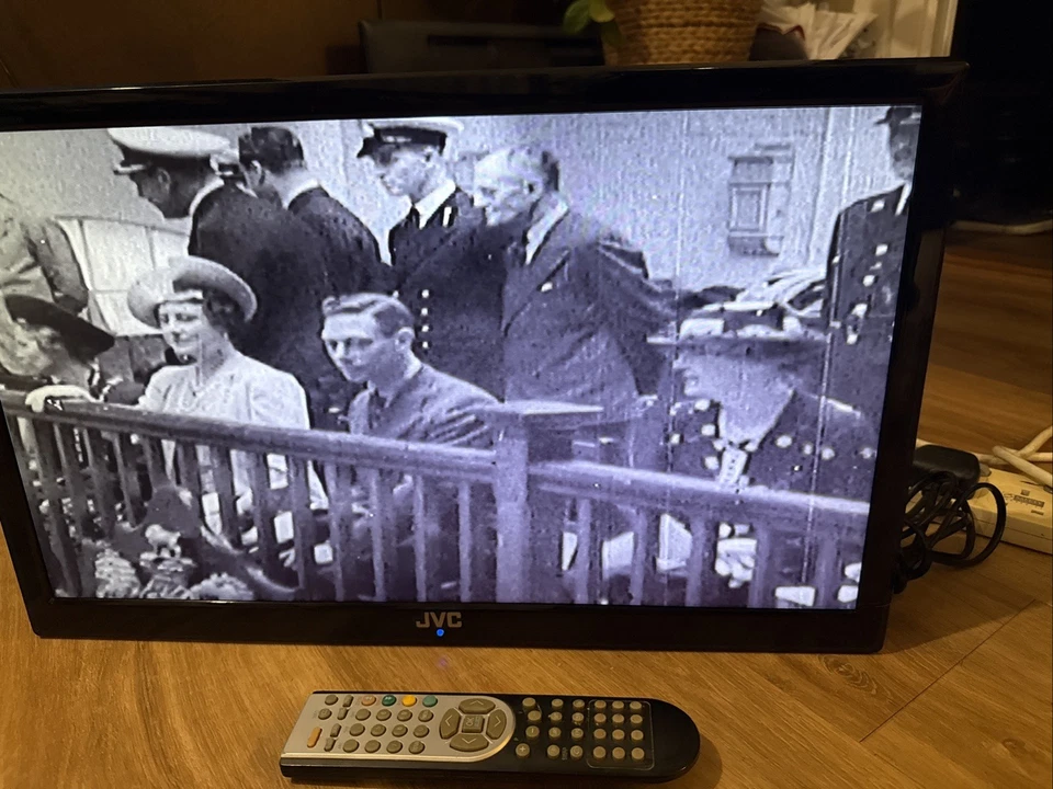 JVC LT-22DD42J 22" LED HD TV with Built-In DVD Player and Remote (No Stand) - Image 4 of 4