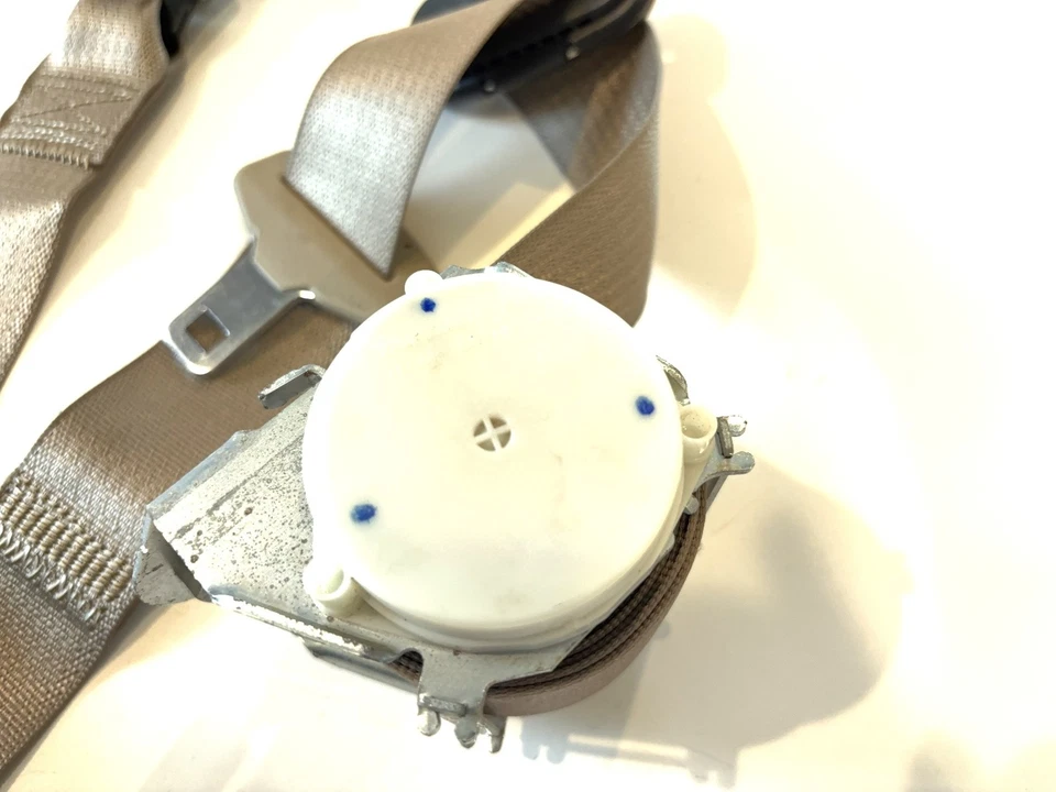 Retractor de cinturón de seguridad trasero, diestro o derecho 2013-18 Dodge Ram 1500 2500 3500 5KP981L1AC Foto 4 de 4