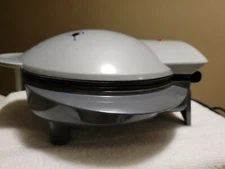 GT XPRESS 101 Kitchen Countertop Grill SANDWICH OMELET MAKER Meal Cooker