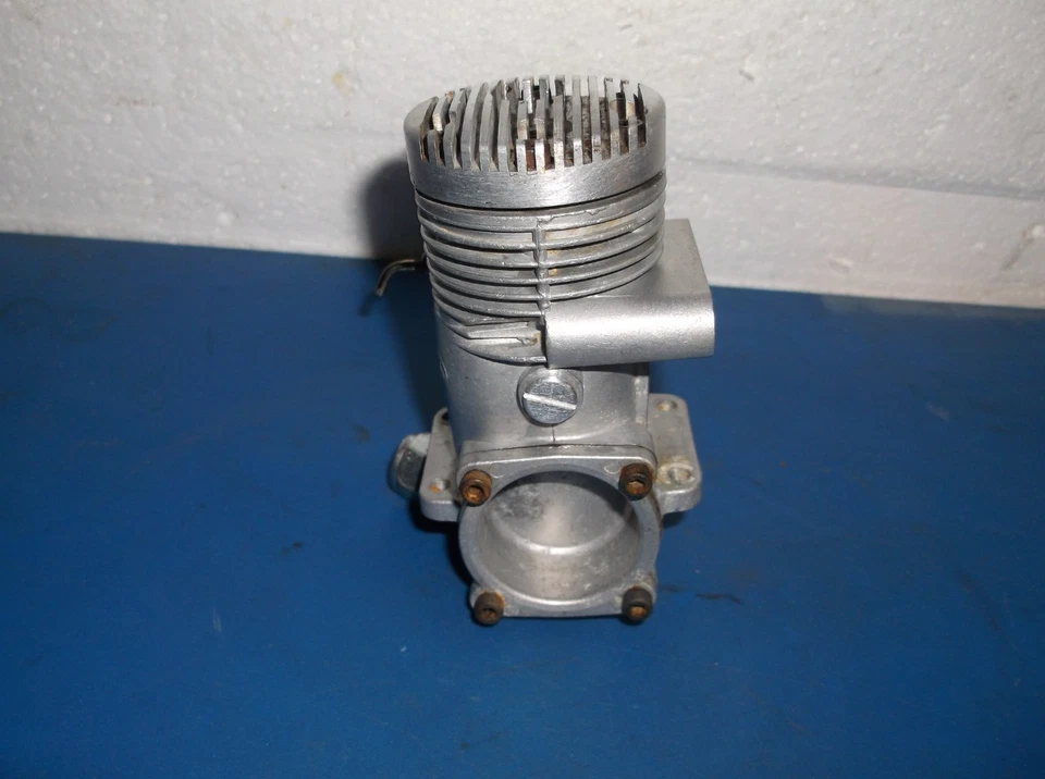 K&B .61  Two 2 Stroke Nitro RC Remote Control Airplane Engine (nice condition) - Image 4 of 4