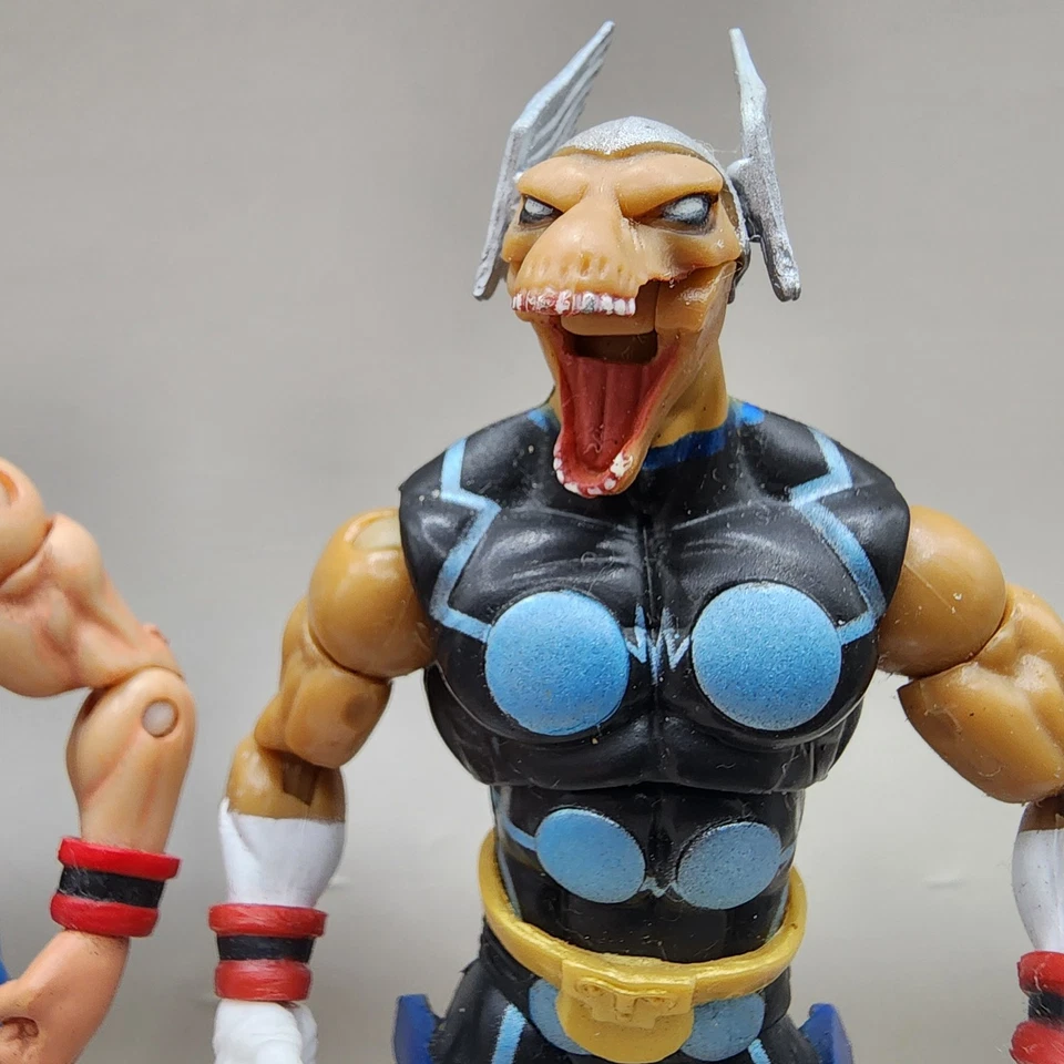 Figuras de acción Marvel 2010 Thor y 2011 Beta Ray Bill 4,5" Foto 3 de 4