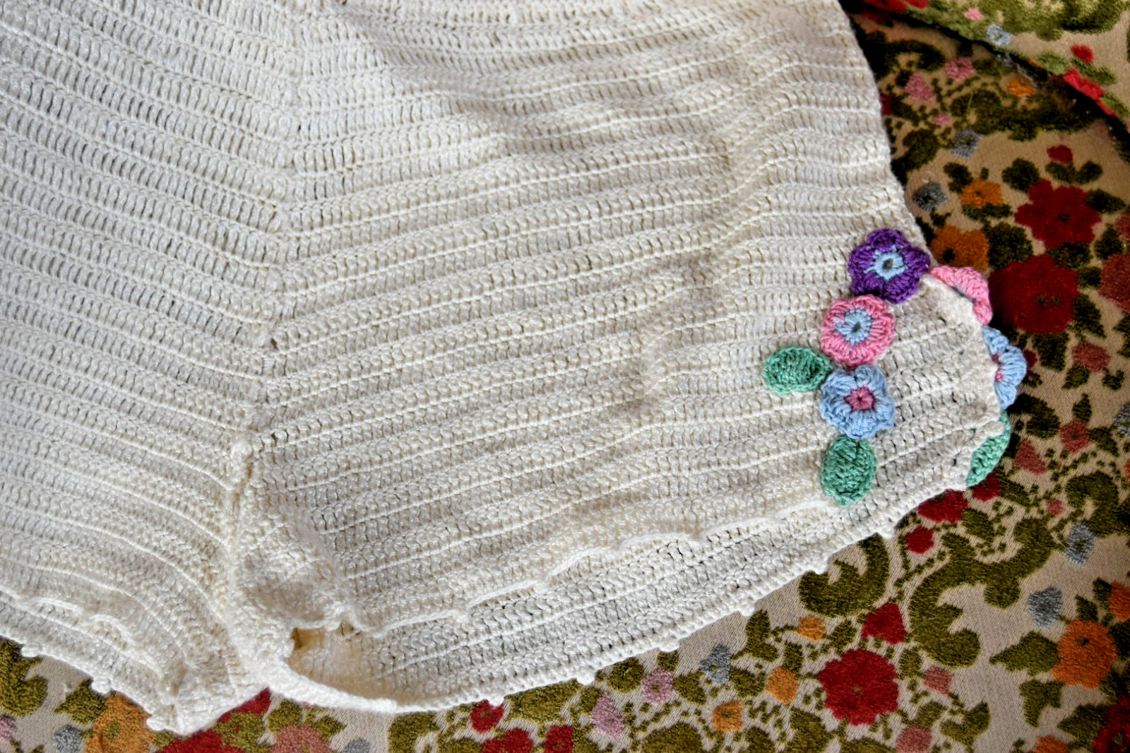 Vintage 1970s Boho Crocheted Shorts "Domini" Booty Shorts Floral Size Medium