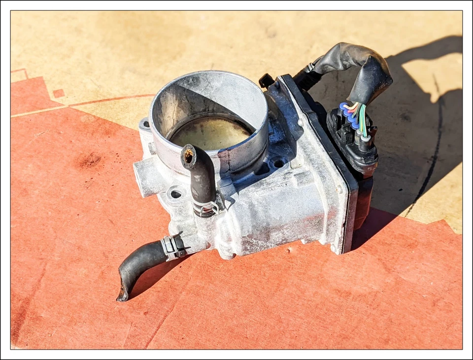 ✅ Conjunto de carrocería del acelerador Mitsubishi Montero 2003-2006 3,8 L MN130069 OEM Foto 2 de 4