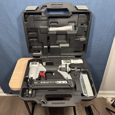 Porter Cable Brad Nailer 18 Gauge Pneumatic Air Tool BN138 W/ Case & Brads