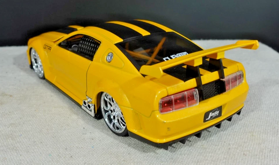 Jada Toys Dub City Ford Mustang GT-R Concept 1/24 - Imagem 4 de 4