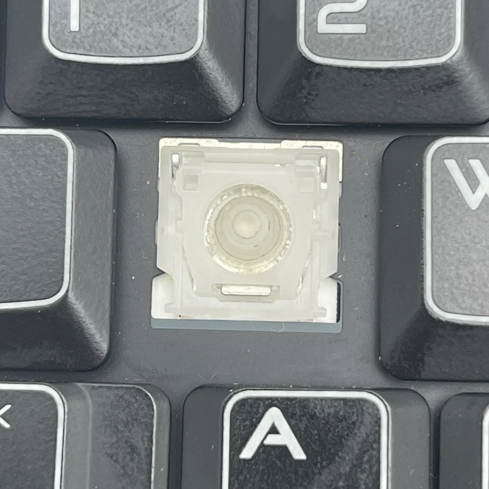 ✅ TAPA DE LLAVE ÚNICA Y CLIP DE BISAGRA DE PLÁSTICO Alienware M17x R3 M17x R4 0PW56N NSK-D8F01 Foto 2 de 4