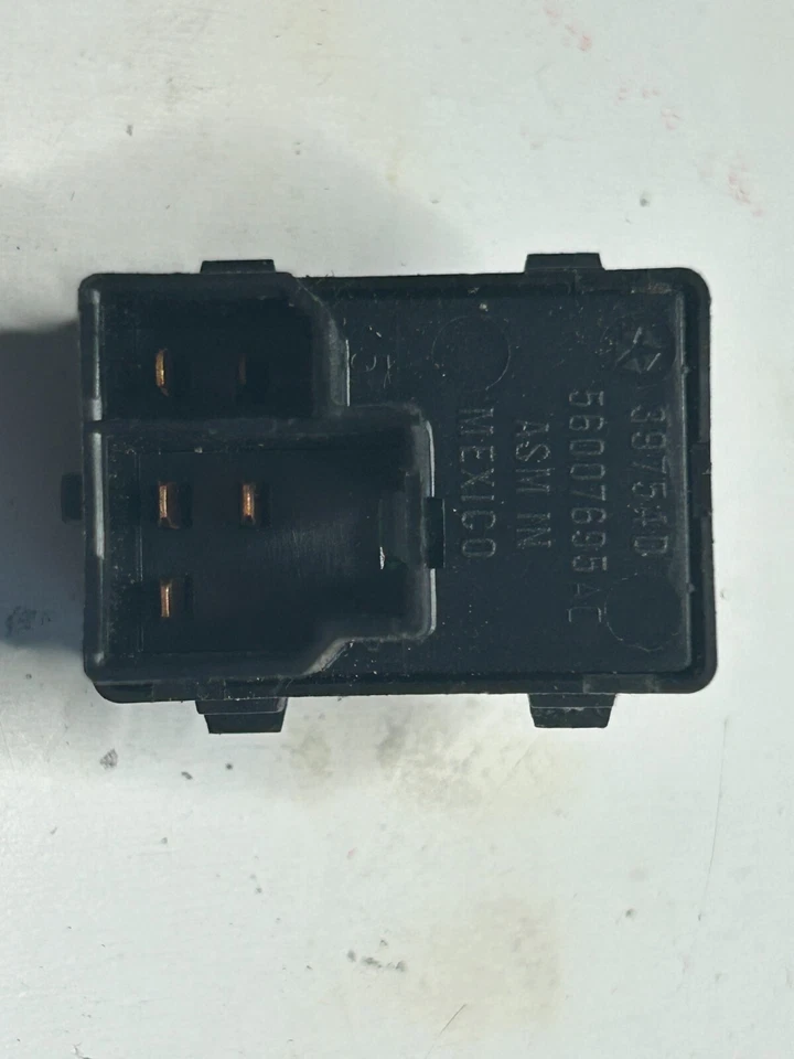 Interruptor de ventana eléctrica Chrysler Sebring 2001-2003 lado del pasajero diestro 56007695AC Foto 3 de 4