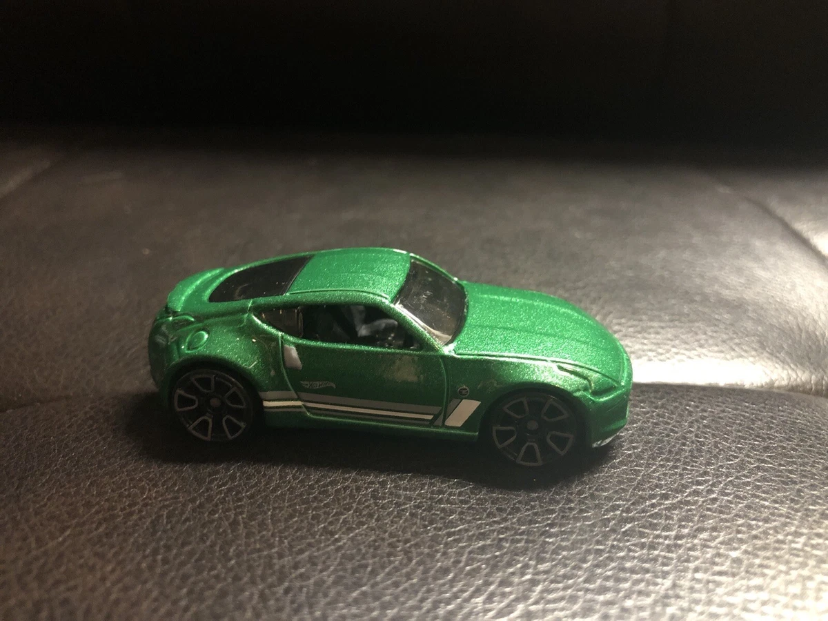 Hot Wheels 2009 Nissan 370Z R0957 Green