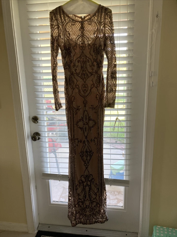 Vestido formal Betsy & Adam talla 4 lentejuelas Foto 2 de 4