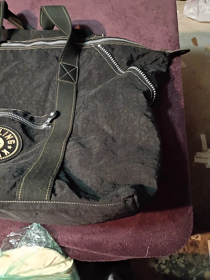 Bolsa de viaje/equipaje Kipling de nailon negra, expandible. Vintage años 90 Foto 3 de 4