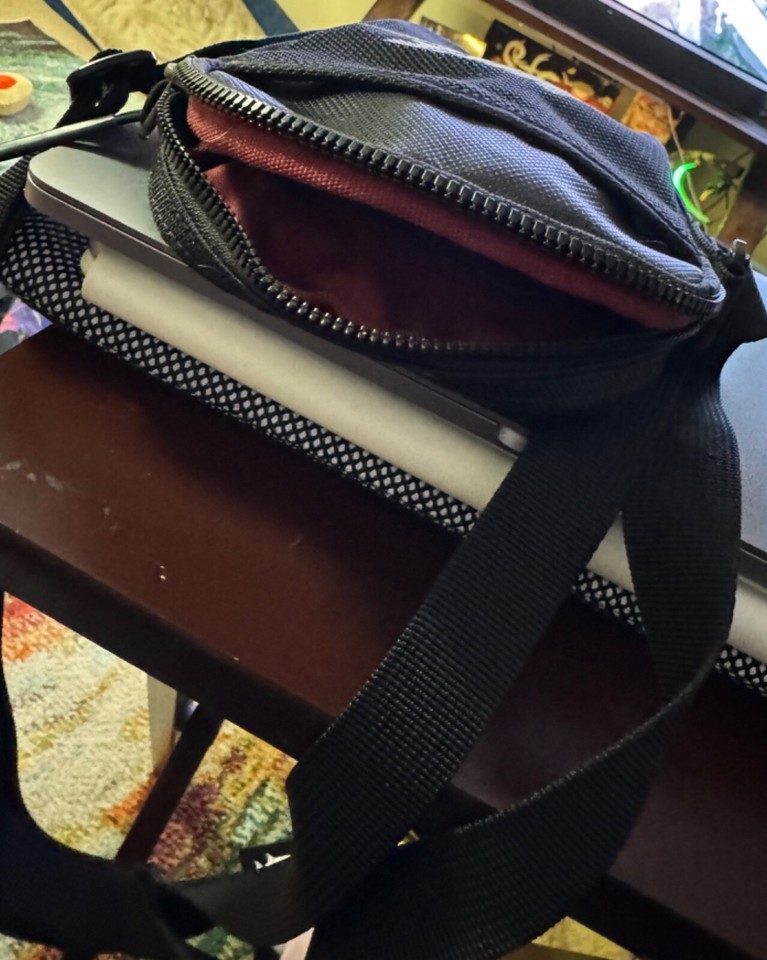 Nike Heritage CrossBody Bag Black and White eBay