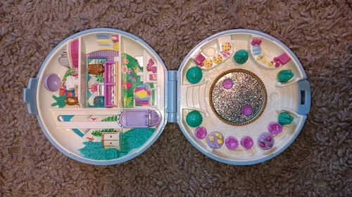 1989 Bluebird Polly Pocket "Skating Party" -NO DOLLS