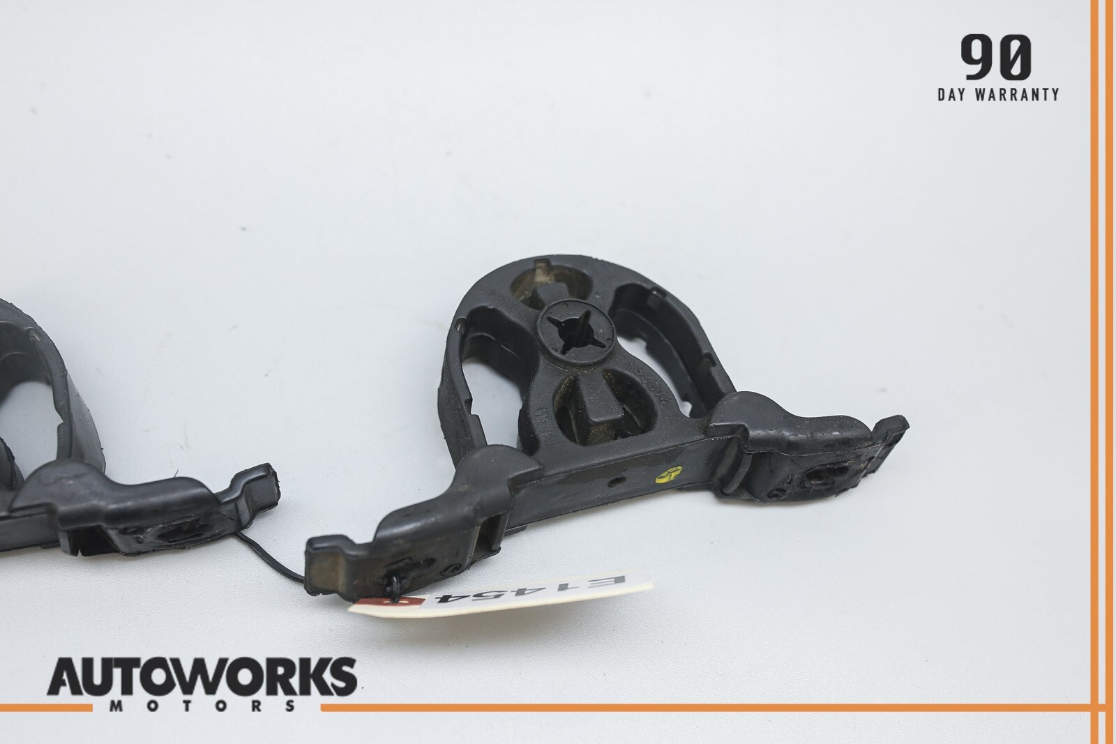 05-08 Maserati Quattroporte M139 Exhaust Hanger Rubber Mount Bracket Set OEM