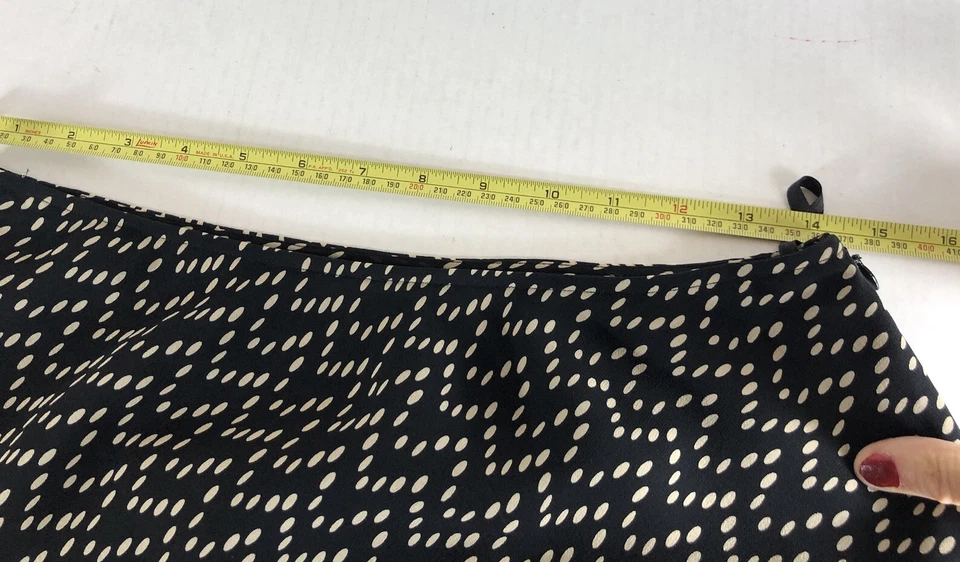 Falda Inc. 100 % seda negra/beige punto volantes. Cremallera lateral talla 8 Foto 3 de 4