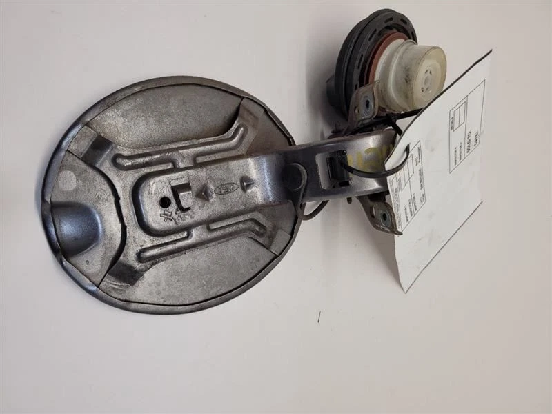 Ford Focus 2010-2011 puerta de llenado de combustible gris 8S4Z54405A26C    Foto 4 de 4