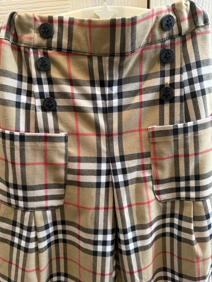Pantalones Burberry para niñas talla 10Y Foto 2 de 4