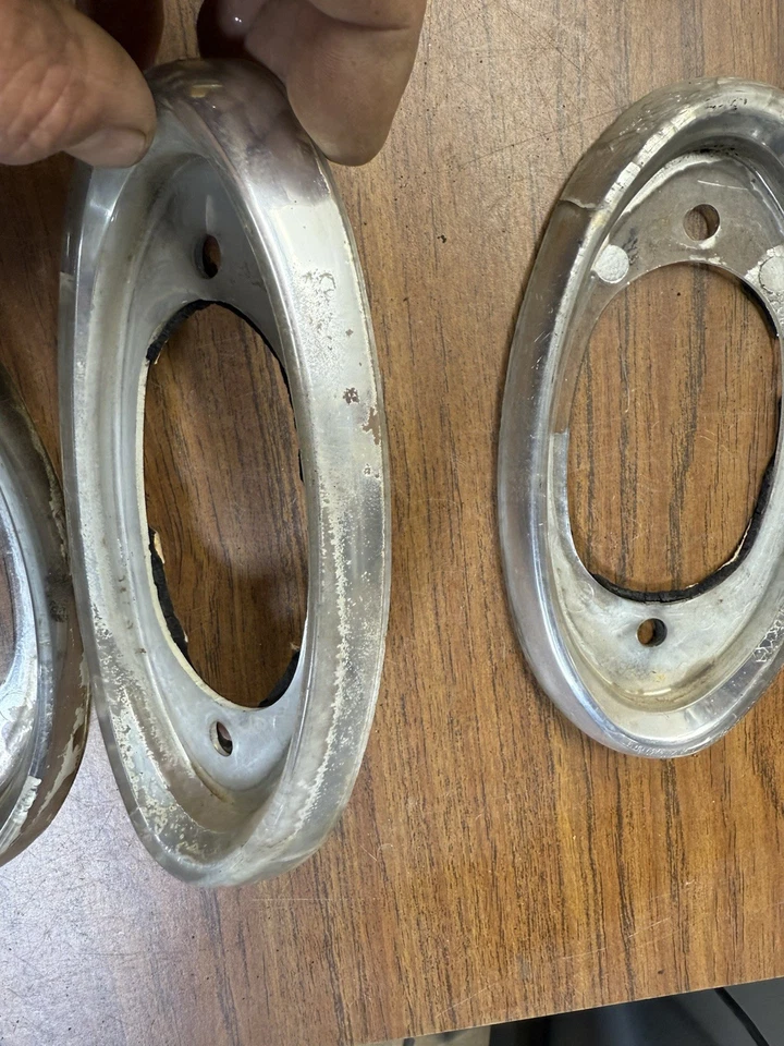 Lote de bisel de luz trasera Metropolitan Nash #1 dañado Foto 4 de 4