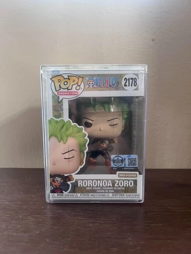 Funko Pop RORONOA ZORO Hot Topic Exclusive LE 3500 #2178 One piece & Protector