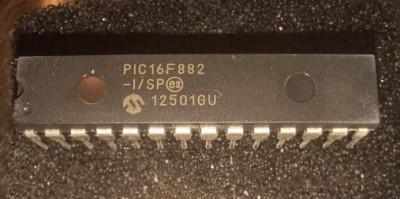 Microchip PIC16F882-I/SP 8-bit CMOS u-controller/NOS/28 pin slim DIP pkg