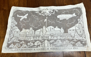 ANTIQUE 1933 CHICAGO WORLDS FAIR CENTURY OF PROGRESS LACE DRESSER SCARF 20x12