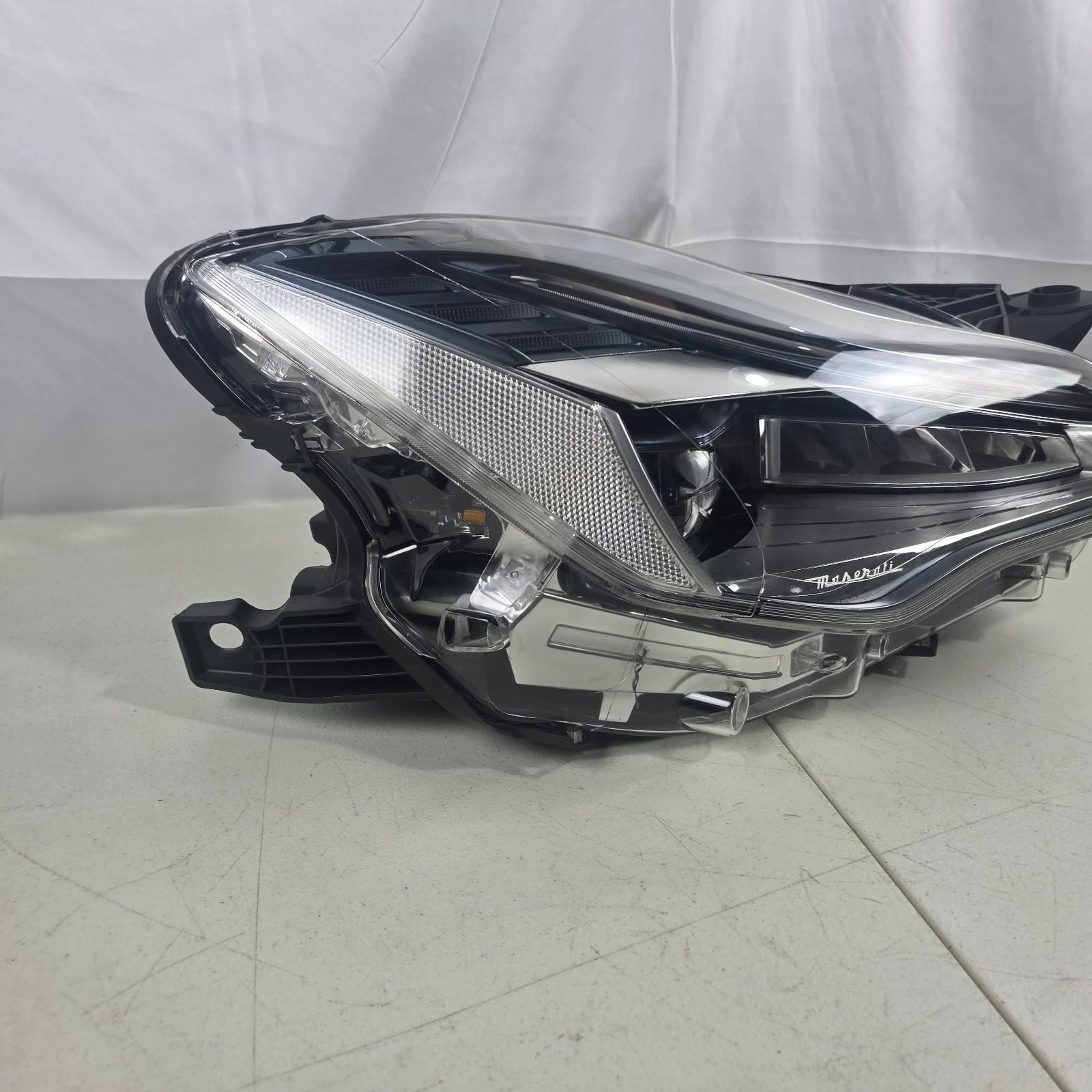 Maserati Quattroporte Right Headlight P/N 670100614