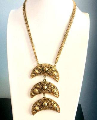 VTG ETRUSCAN Revival 3 PENDANT Chain NECKLACE Ornate Gold Tone Dangle CRESCENTS