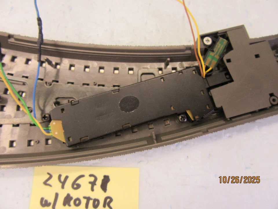 HO - Marklin 24671 C Track  R 1 30° LH Turnout w/ 74491 Motor & 74471 Lantern - Image 4 of 4