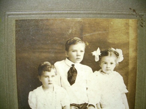 PHOTO Boy + 2 GIRLS Edwardian dresses CHILDREN ages 8 5 + 3 1910 * vintage charm - Picture 3 of 10