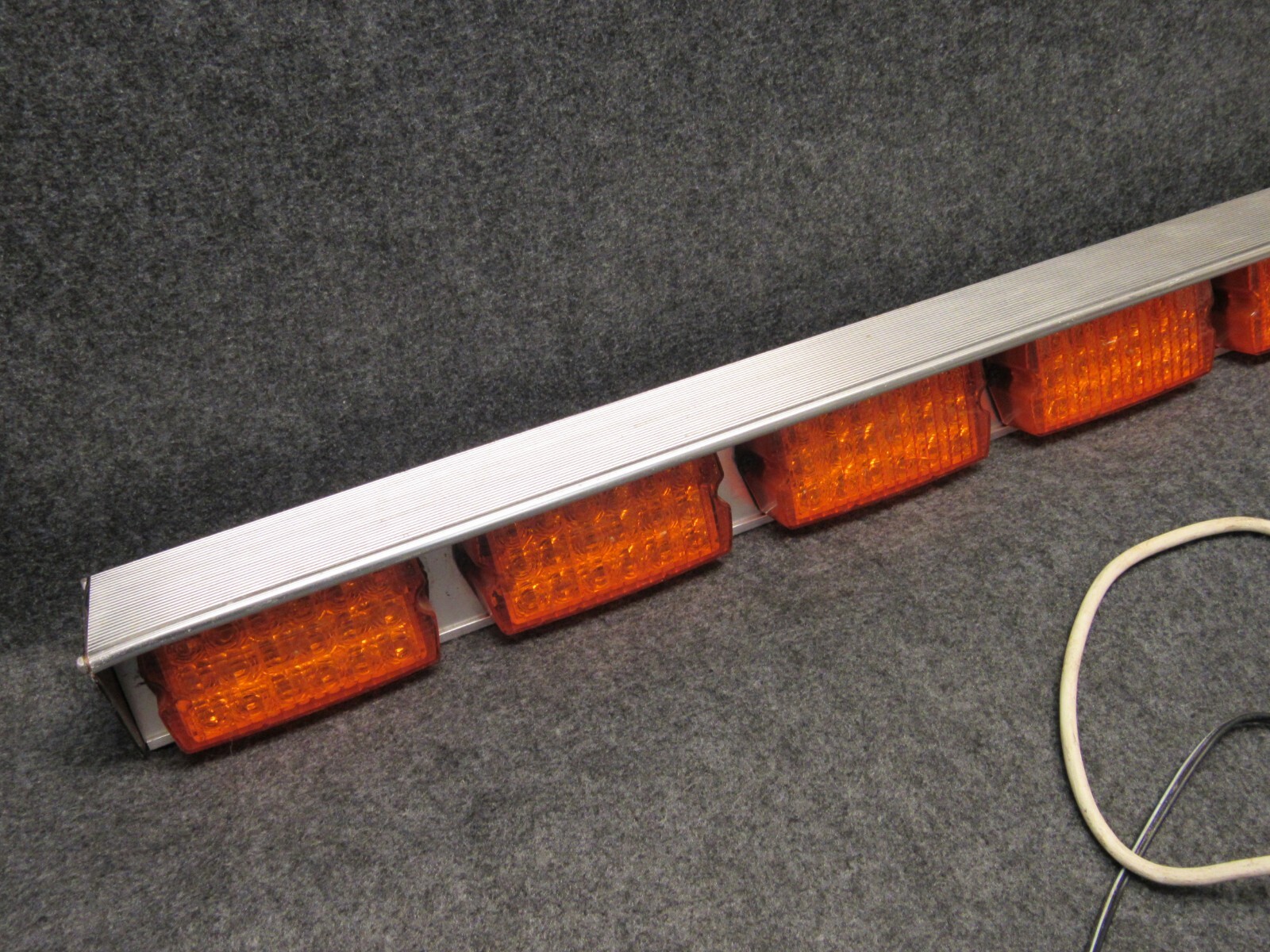 Galls DR001 LED Arrow Bar Traffic Advisor 42" Amber Light Flashing 12