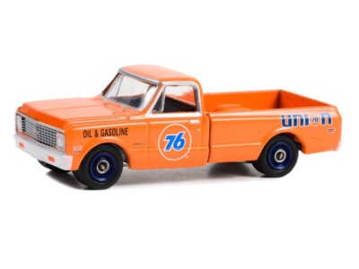 1972 Chevrolet C-10 - Union 76 Oil  & Gas 1:64 Scale Model - Greenlight 28120C