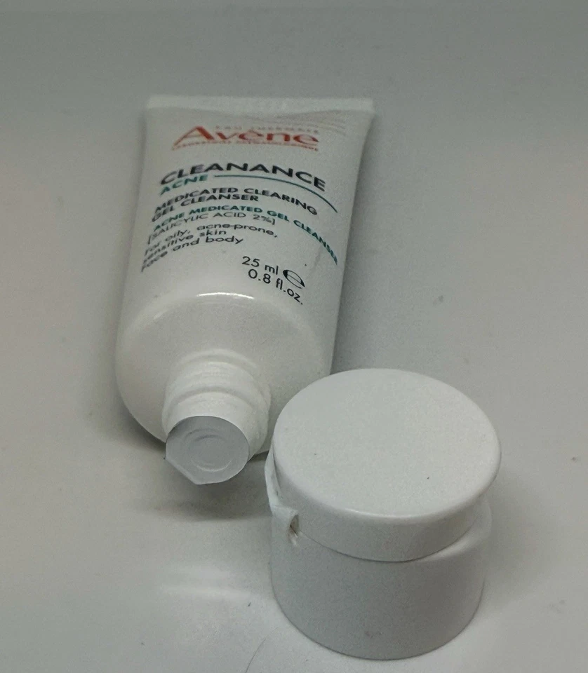 Suero Avene Vitamin Activ Cg 10 ml/0,3 floz y limpiador para acné 25 ml/0,8 floz Foto 4 de 4