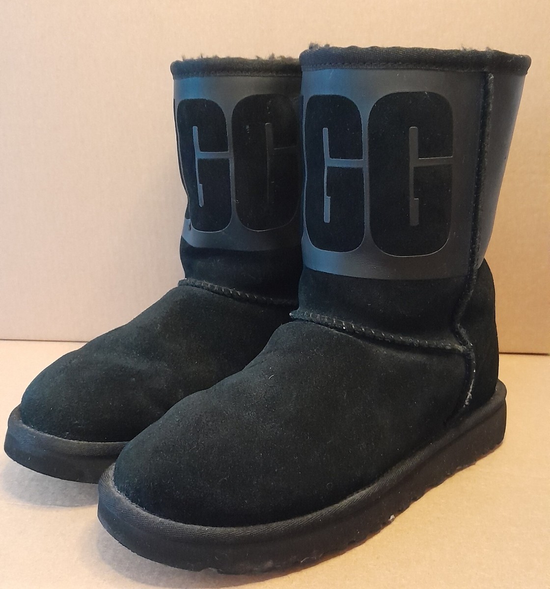 Mini Rubber Logo Classic Short Ugg Rubber Ugg Classic Mini Schwarz