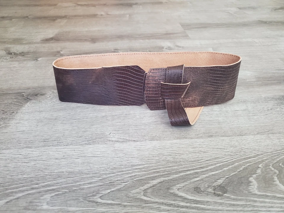 Cinturón de cuero vintage en relieve, cinturones anchos envolventes para mujer, cinturón de faja de moda Foto 3 de 4