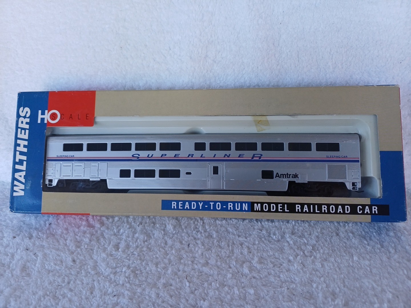 Walthers HO Gauge USA 932-6111 Amtrak Superliner II Sleeping Car Coach