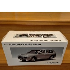 Limited Edition Autoart Porsche Cayenne 1 18