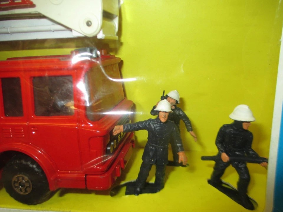 Matchbox K-39 Super Kings 'SNORKEL FIRE ENGINE' MIB - Image 2 of 4