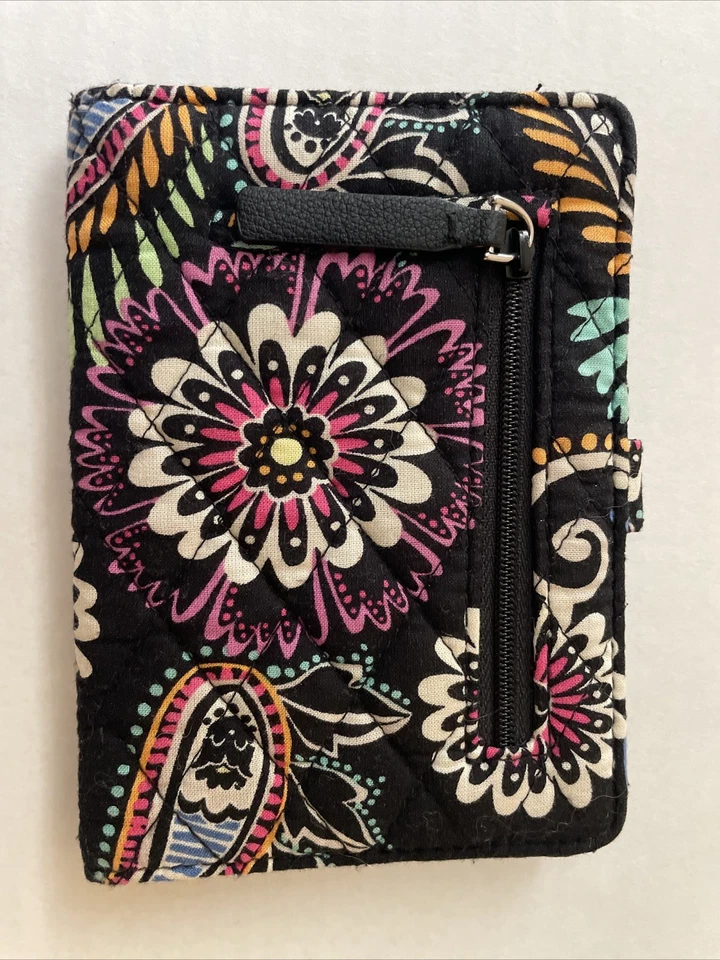 Cartera pasaporte de viaje Vera Bradley Signature bandana remolino negra retirada Foto 2 de 4