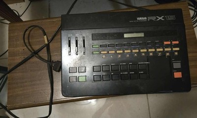 YAMAHA RX15 Digital Rhythm Programmer Drum Machine