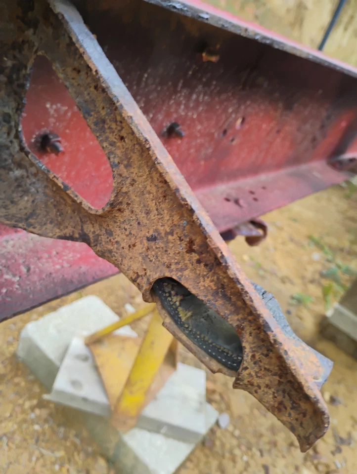 Percha de escape del lado del conductor C30 73-87 Chevy GMC camioneta OEM Foto 4 de 4