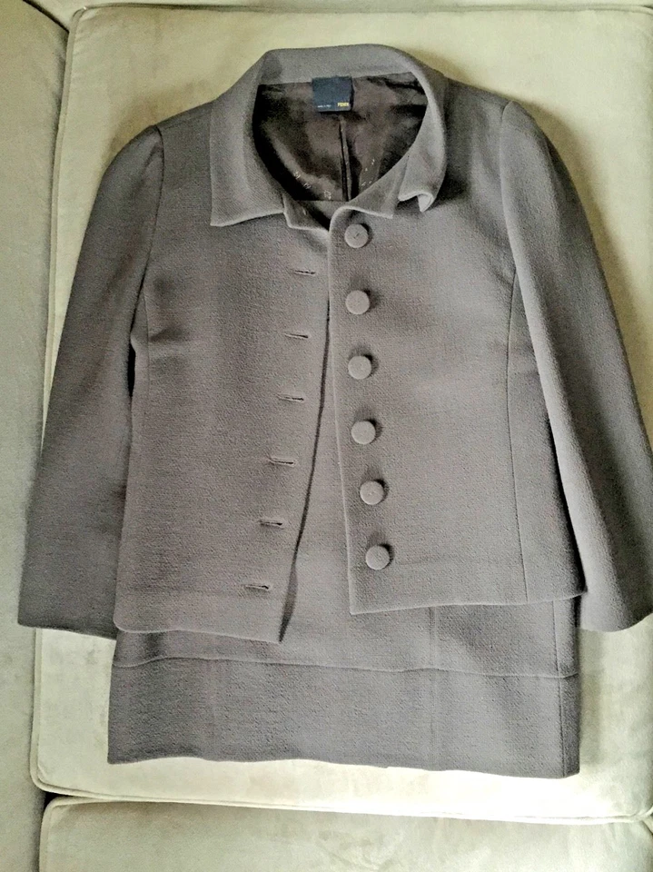 Chaqueta Fendi Taupe Auténtica $2,000, talla 40, se ajusta como un 6/8 Foto 3 de 4